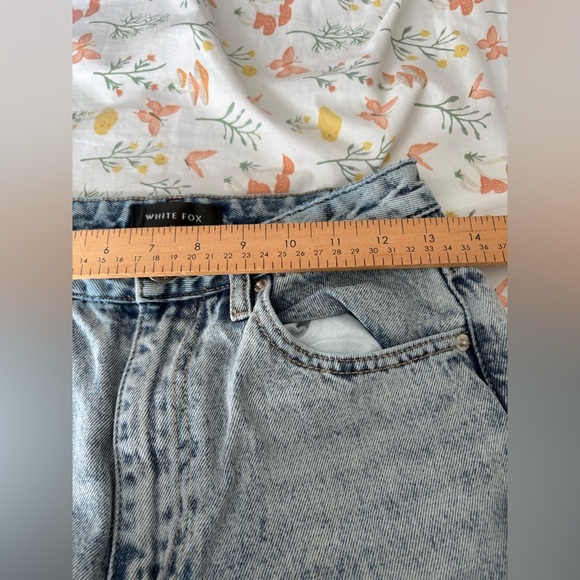 White Fox boyfriend jeans straight leg light wash size medium - Picture 8 of 10